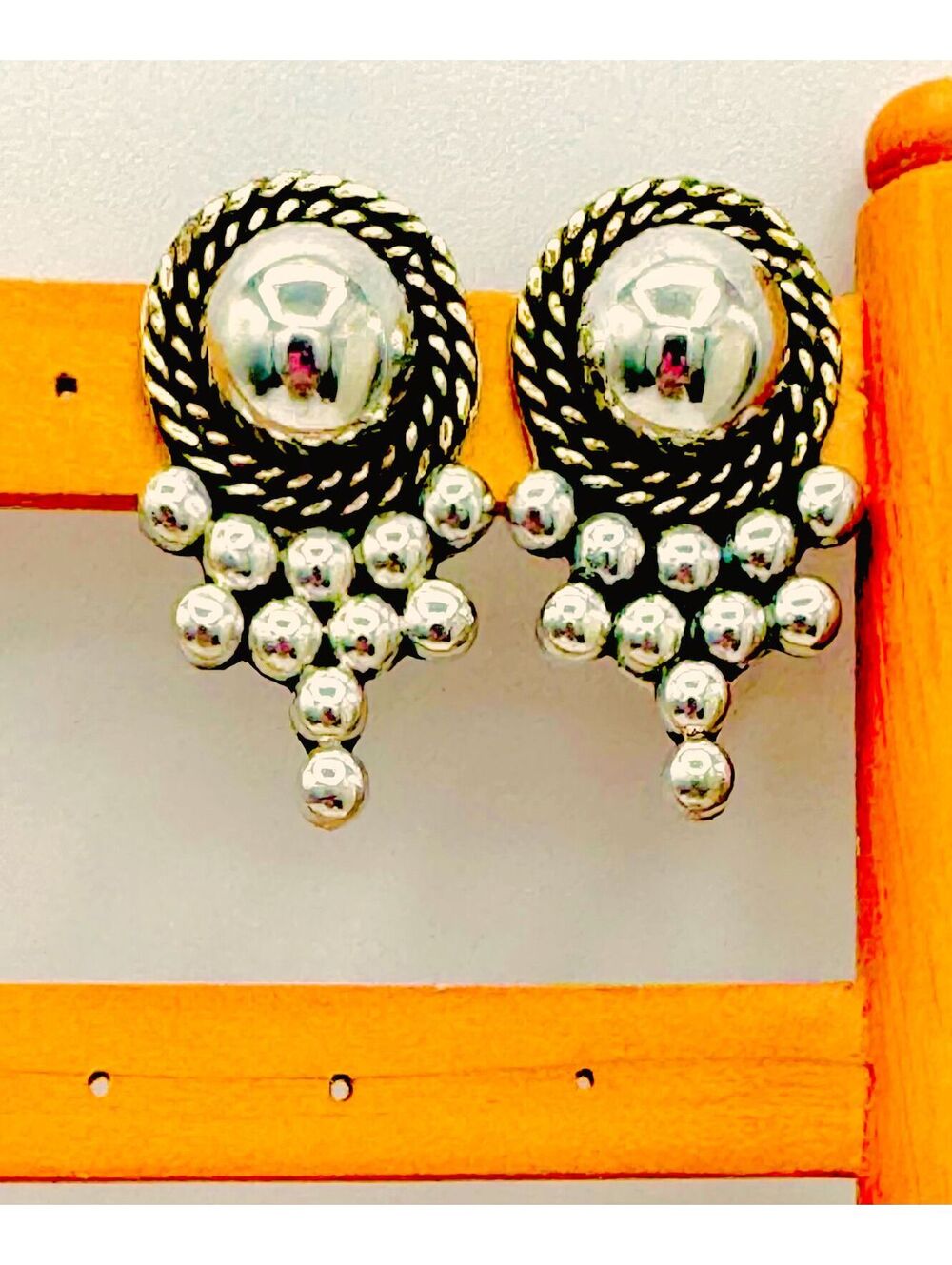 Vintage TAXCO 1980's two tone round dome encircled w/ beads clip on earrings - Picture 2 of 7